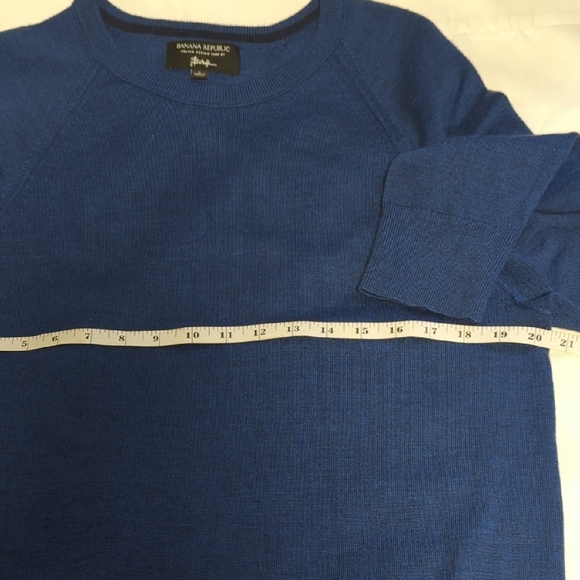 Banana Republic Men's Heathered Blue Crewneck Sweater - Picture 7 of 8